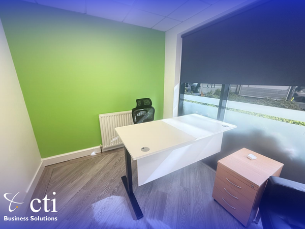 💪✨ Transforming Workspaces, One Room at a Time!