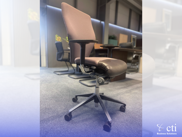 "Orangebox X10 Chair" (Ex-Corporate)