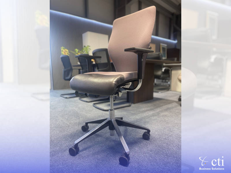 "Orangebox X10 Chair" (Ex-Corporate)